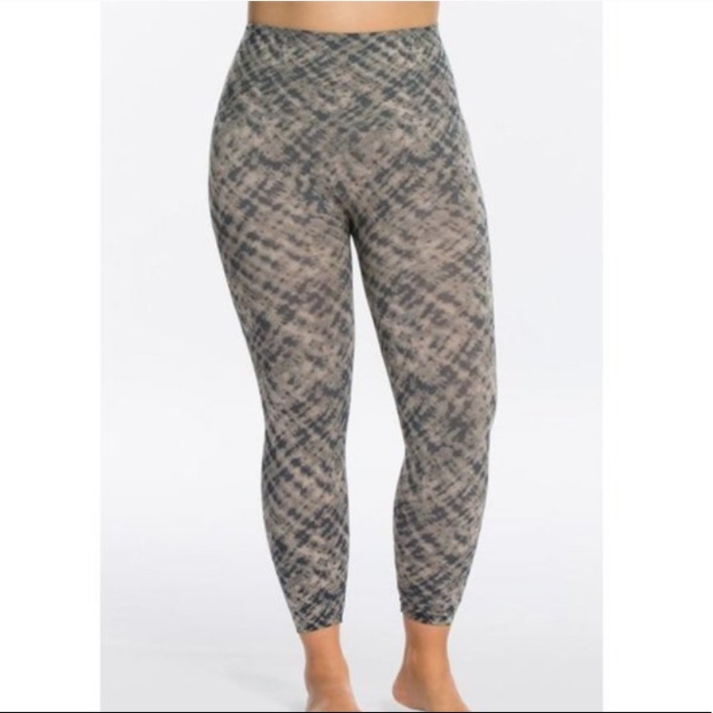 SPANX Spanx Look At Me Now Seamless Gray Watercolor Cropped Leggings